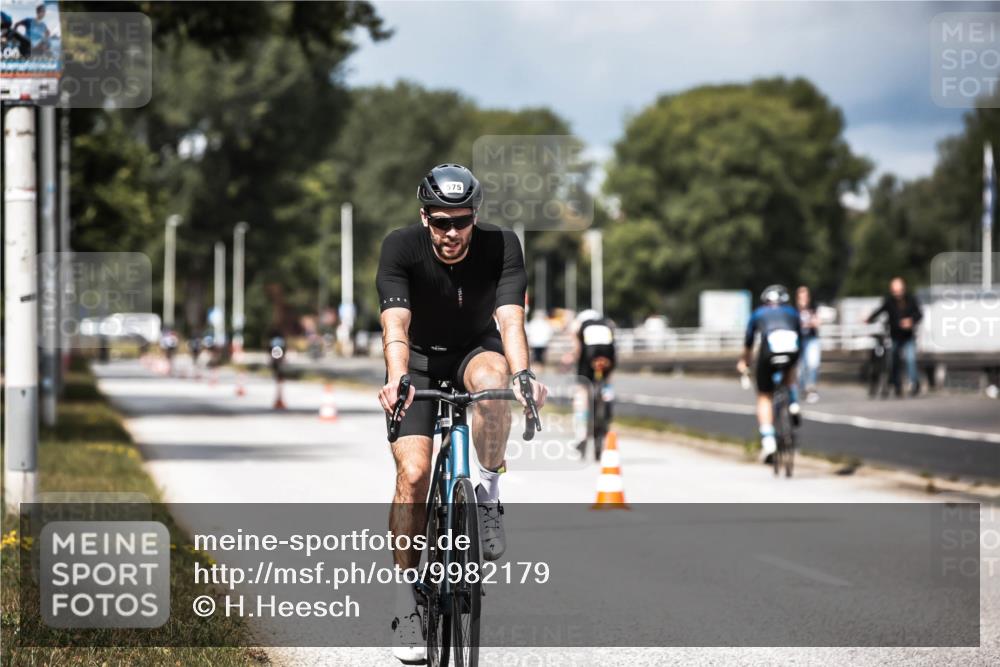 16.08.2026 - KN Förde Triathlon 2026 H.Heesch http://msf.ph/oto/9982179 16.08.2026 12:53:35 Radfahren 544, 575 meine-sportfotos.de