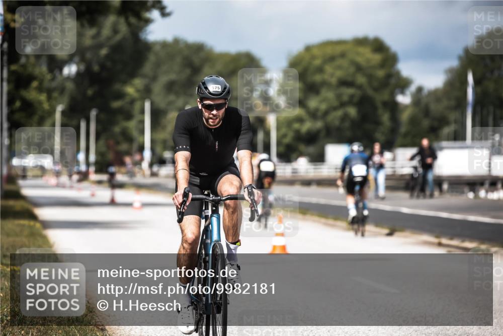 16.08.2026 - KN Förde Triathlon 2026 H.Heesch http://msf.ph/oto/9982181 16.08.2026 12:53:36 Radfahren 544, 575 meine-sportfotos.de