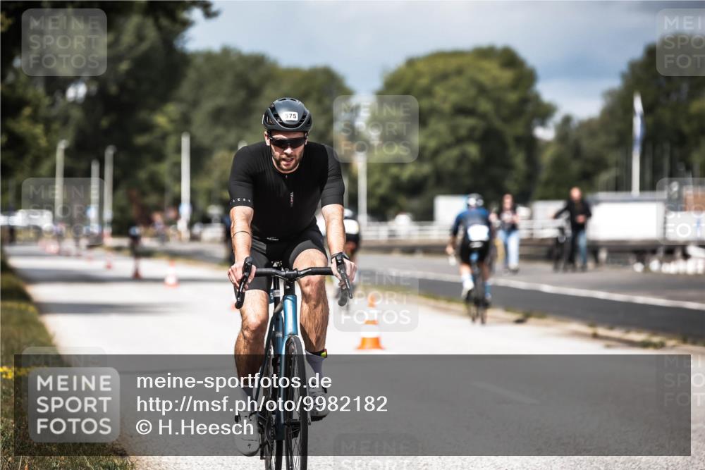 16.08.2026 - KN Förde Triathlon 2026 H.Heesch http://msf.ph/oto/9982182 16.08.2026 12:53:36 Radfahren 544, 575 meine-sportfotos.de