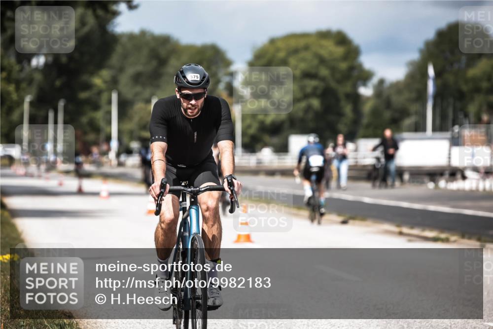 16.08.2026 - KN Förde Triathlon 2026 H.Heesch http://msf.ph/oto/9982183 16.08.2026 12:53:36 Radfahren 544, 575 meine-sportfotos.de