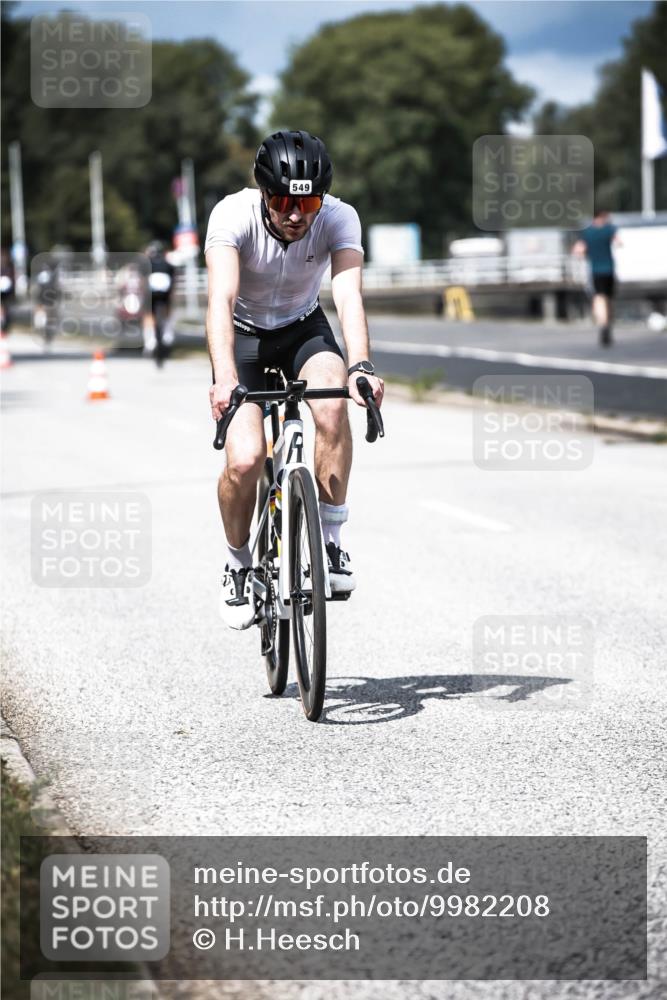 16.08.2026 - KN Förde Triathlon 2026 H.Heesch http://msf.ph/oto/9982208 16.08.2026 12:54:01 Radfahren 512, 549, 557, 571 meine-sportfotos.de