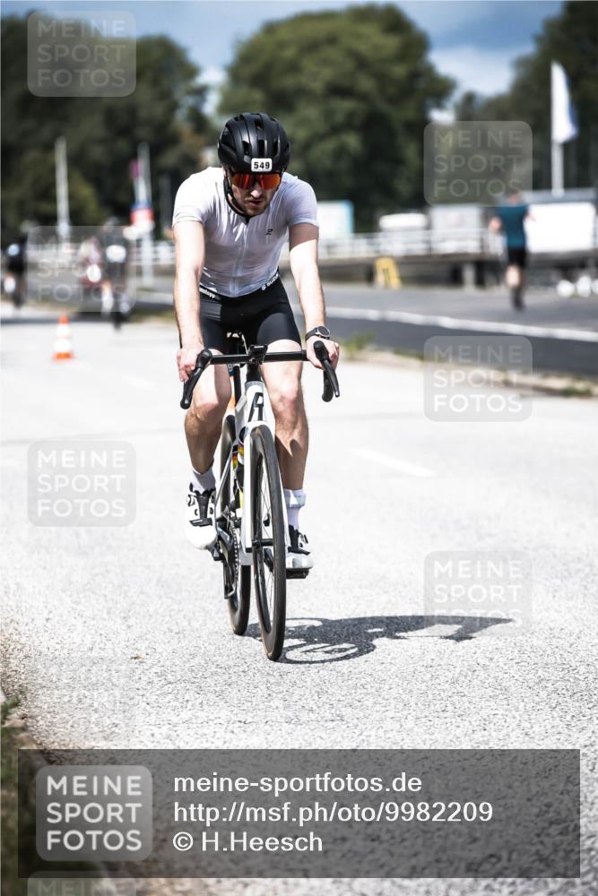 16.08.2026 - KN Förde Triathlon 2026 H.Heesch http://msf.ph/oto/9982209 16.08.2026 12:54:01 Radfahren 512, 549, 557, 571 meine-sportfotos.de