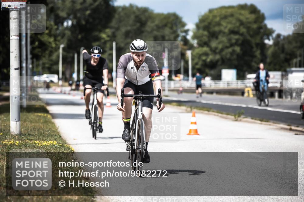 16.08.2026 - KN Förde Triathlon 2026 H.Heesch http://msf.ph/oto/9982272 16.08.2026 12:54:15 Radfahren 550, 703 meine-sportfotos.de