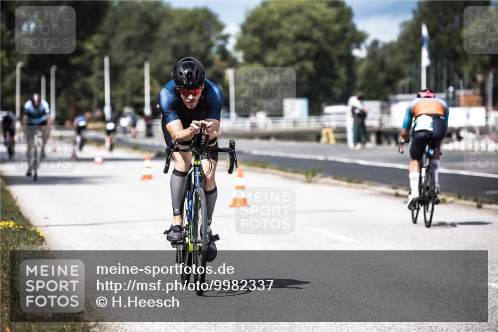 16.08.2026 - KN Förde Triathlon 2026 H.Heesch http://msf.ph/oto/9982337 16.08.2026 12:54:43 Radfahren 503, 708 meine-sportfotos.de