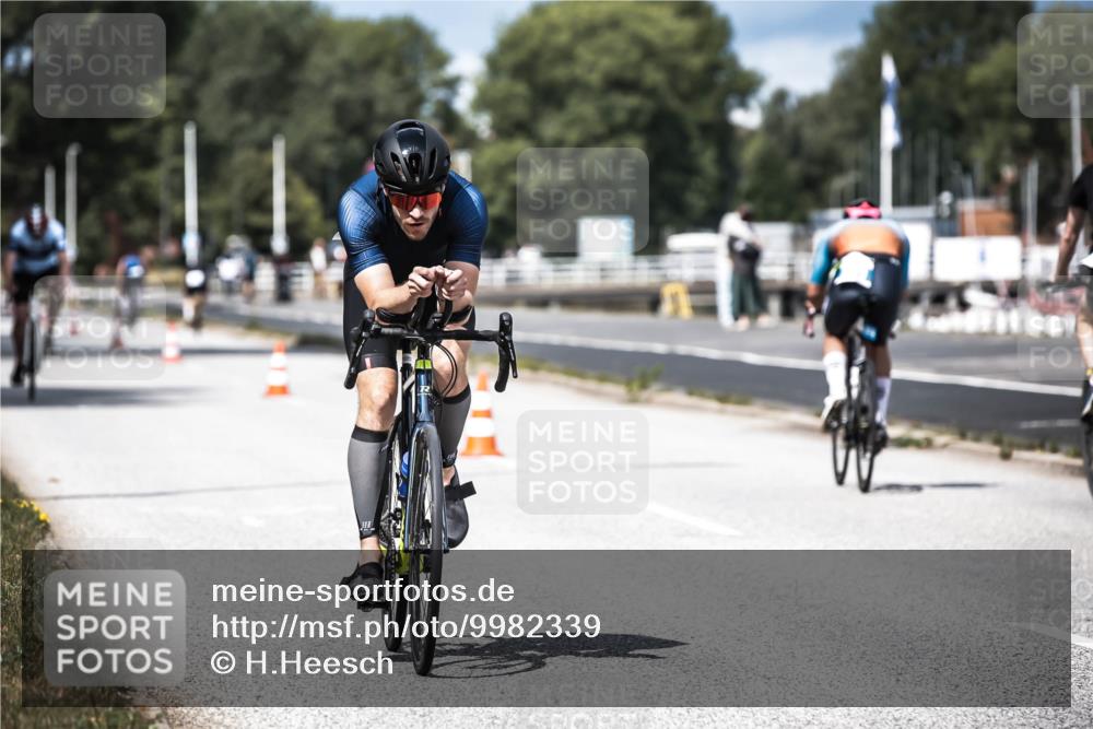 16.08.2026 - KN Förde Triathlon 2026 H.Heesch http://msf.ph/oto/9982339 16.08.2026 12:54:43 Radfahren 503, 708 meine-sportfotos.de