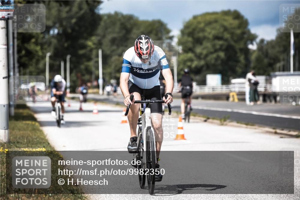 16.08.2026 - KN Förde Triathlon 2026 H.Heesch http://msf.ph/oto/9982350 16.08.2026 12:54:47 Radfahren 532, 566, 708 meine-sportfotos.de