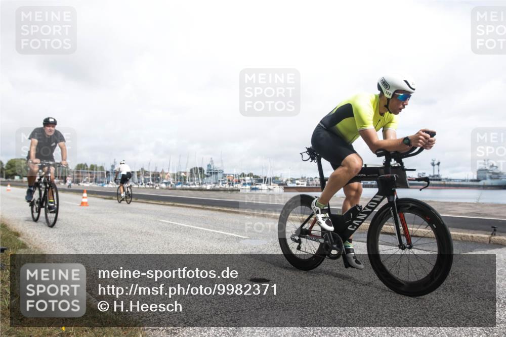 16.08.2026 - KN Förde Triathlon 2026 H.Heesch http://msf.ph/oto/9982371 16.08.2026 11:31:44 Radfahren 338, 351, 801 meine-sportfotos.de