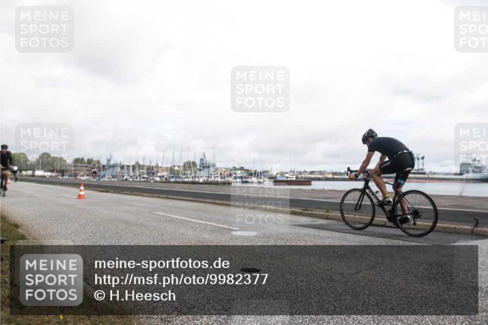 16.08.2026 - KN Förde Triathlon 2026 H.Heesch http://msf.ph/oto/9982377 16.08.2026 11:32:10 Radfahren 365, 393, 410 meine-sportfotos.de