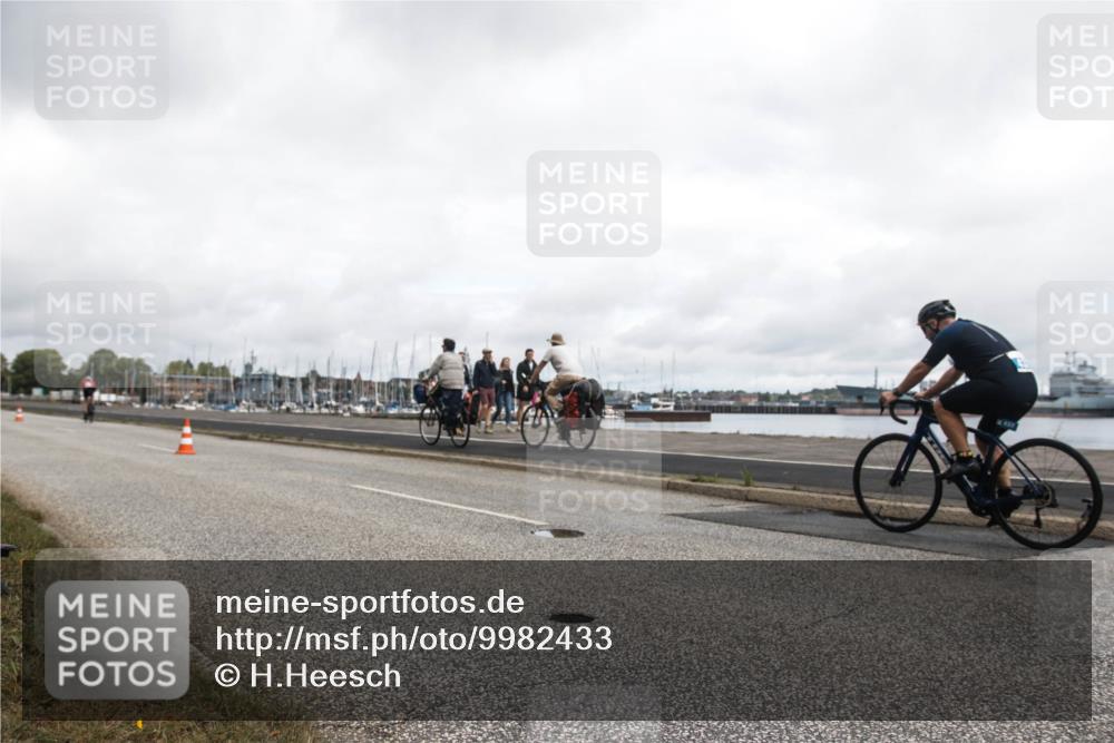 16.08.2026 - KN Förde Triathlon 2026 H.Heesch http://msf.ph/oto/9982433 16.08.2026 11:35:39 Radfahren 392, 412 meine-sportfotos.de