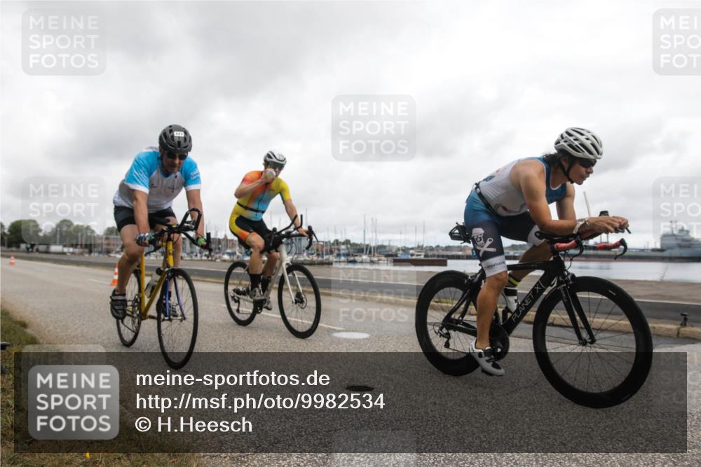 16.08.2026 - KN Förde Triathlon 2026 H.Heesch http://msf.ph/oto/9982534 16.08.2026 11:43:02 Radfahren 401, 427 meine-sportfotos.de