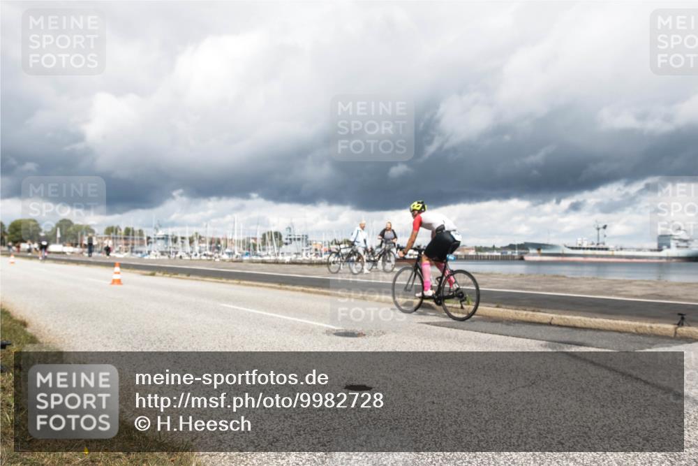 16.08.2026 - KN Förde Triathlon 2026 H.Heesch http://msf.ph/oto/9982728 16.08.2026 12:52:56 Radfahren 538, 548, 562, 580, 705 meine-sportfotos.de