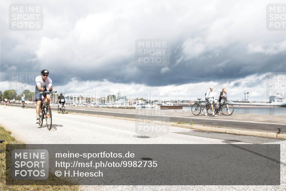 16.08.2026 - KN Förde Triathlon 2026 H.Heesch http://msf.ph/oto/9982735 16.08.2026 12:53:00 Radfahren 502, 535, 538, 548, 587, 733 meine-sportfotos.de