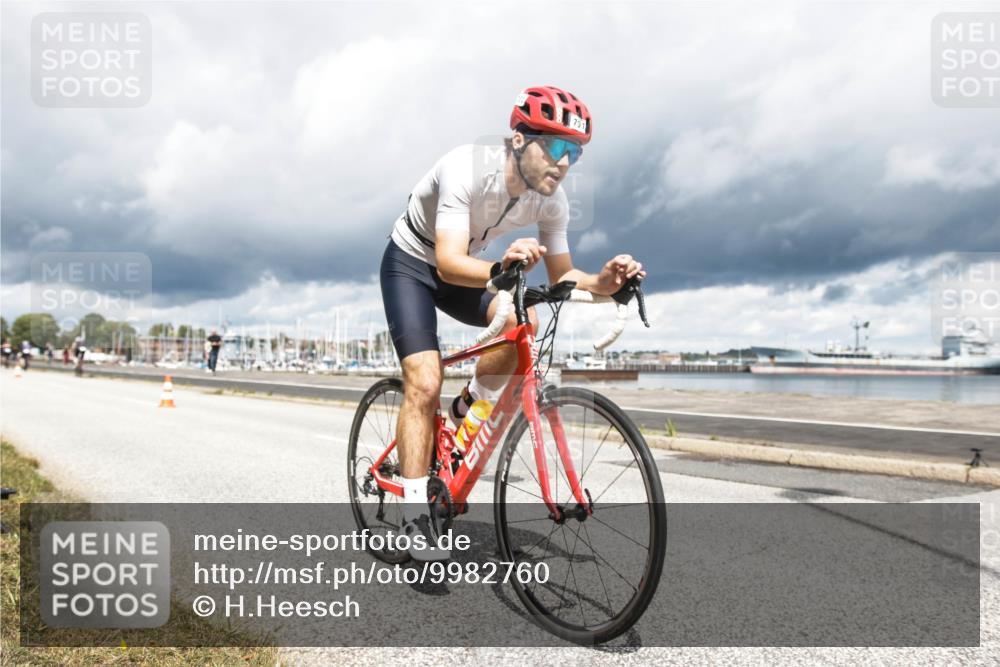 16.08.2026 - KN Förde Triathlon 2026 H.Heesch http://msf.ph/oto/9982760 16.08.2026 12:53:12 Radfahren 561, 701 meine-sportfotos.de