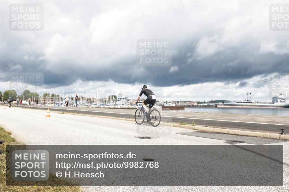 16.08.2026 - KN Förde Triathlon 2026 H.Heesch http://msf.ph/oto/9982768 16.08.2026 12:53:19 Radfahren 517, 588 meine-sportfotos.de