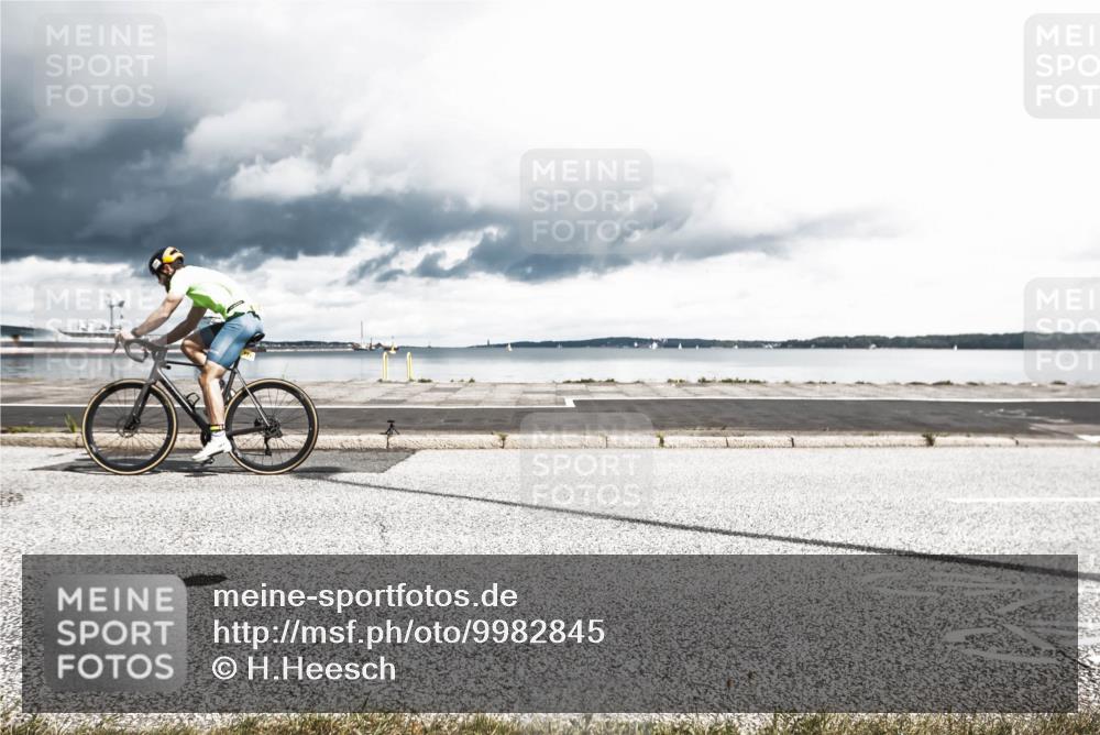 16.08.2026 - KN Förde Triathlon 2026 H.Heesch http://msf.ph/oto/9982845 16.08.2026 12:55:05 Radfahren 196, 523, 555, 586, 721 meine-sportfotos.de