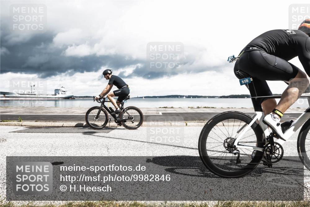 16.08.2026 - KN Förde Triathlon 2026 H.Heesch http://msf.ph/oto/9982846 16.08.2026 12:55:07 Radfahren 196, 523, 555, 586, 705, 733 meine-sportfotos.de