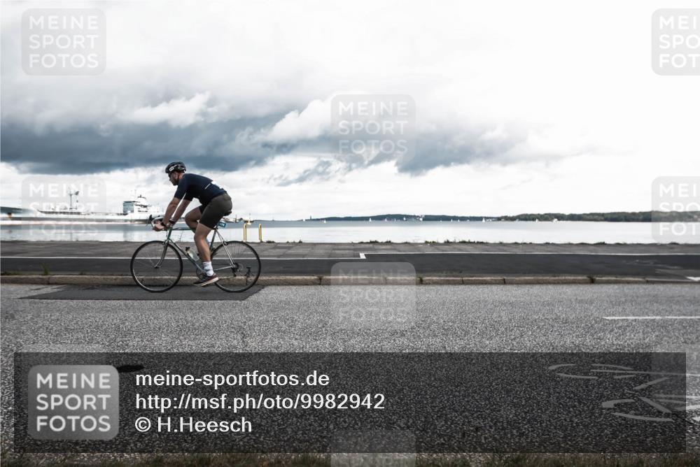 16.08.2026 - KN Förde Triathlon 2026 H.Heesch http://msf.ph/oto/9982942 16.08.2026 12:57:42 Radfahren 586, 711 meine-sportfotos.de