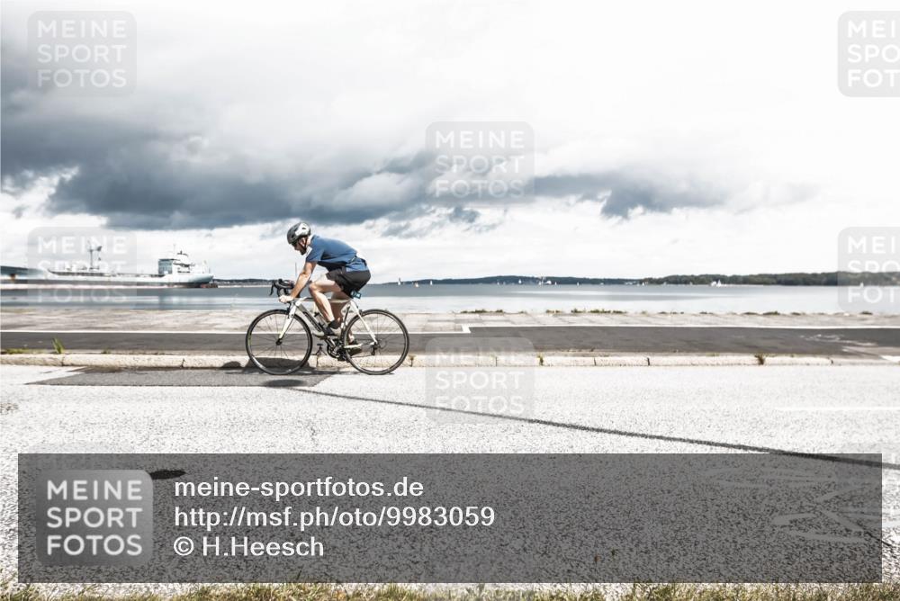 16.08.2026 - KN Förde Triathlon 2026 H.Heesch http://msf.ph/oto/9983059 16.08.2026 12:59:57 Radfahren 553, 558, 581, 599, 605, 738 meine-sportfotos.de