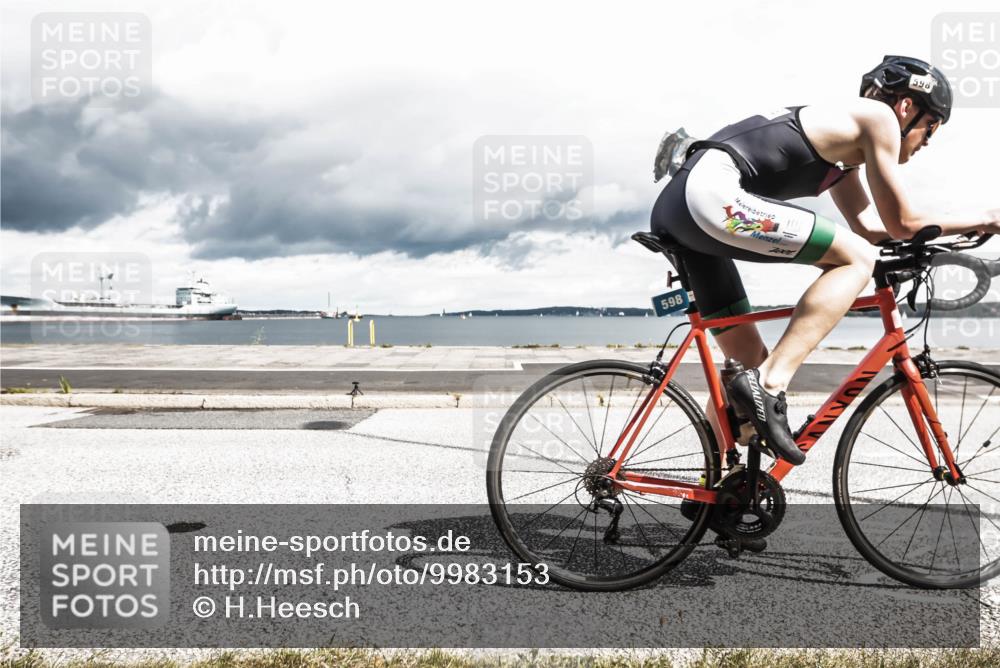 16.08.2026 - KN Förde Triathlon 2026 H.Heesch http://msf.ph/oto/9983153 16.08.2026 13:01:52 Radfahren 532, 598, 719, 730, 733, 738 meine-sportfotos.de