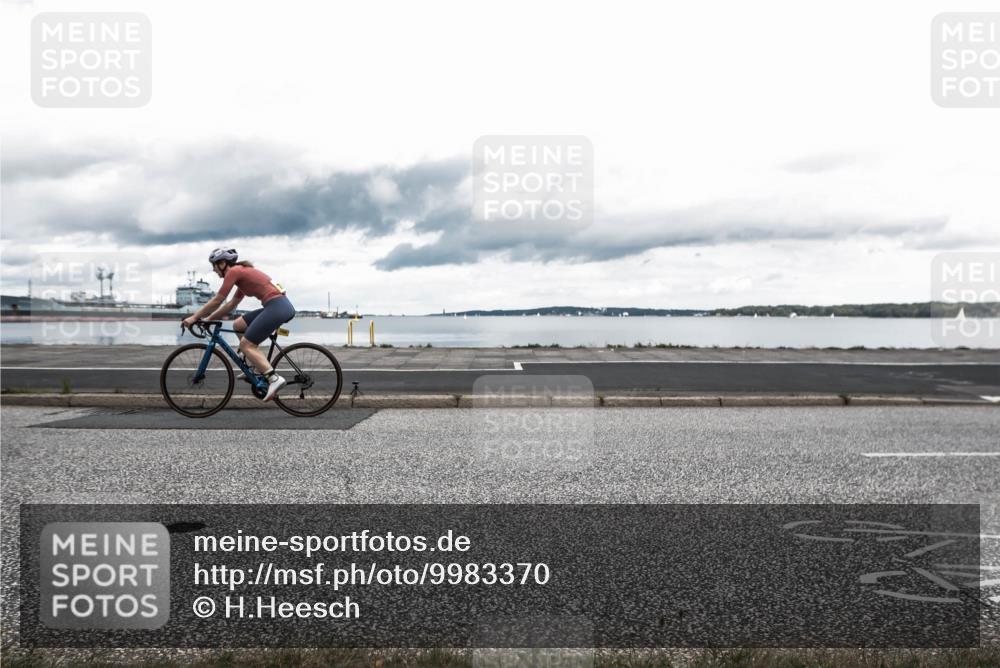 16.08.2026 - KN Förde Triathlon 2026 H.Heesch http://msf.ph/oto/9983370 16.08.2026 13:06:30 Radfahren 527, 545, 580, 725 meine-sportfotos.de