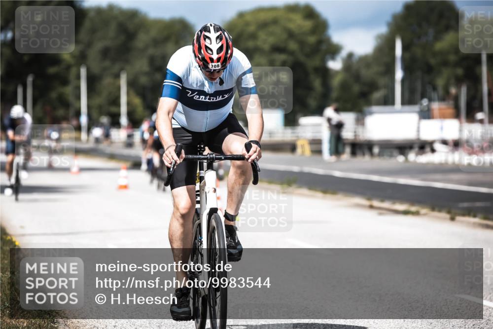 16.08.2026 - KN Förde Triathlon 2026 H.Heesch http://msf.ph/oto/9983544 16.08.2026 12:54:47 Radfahren 532, 566, 708 meine-sportfotos.de