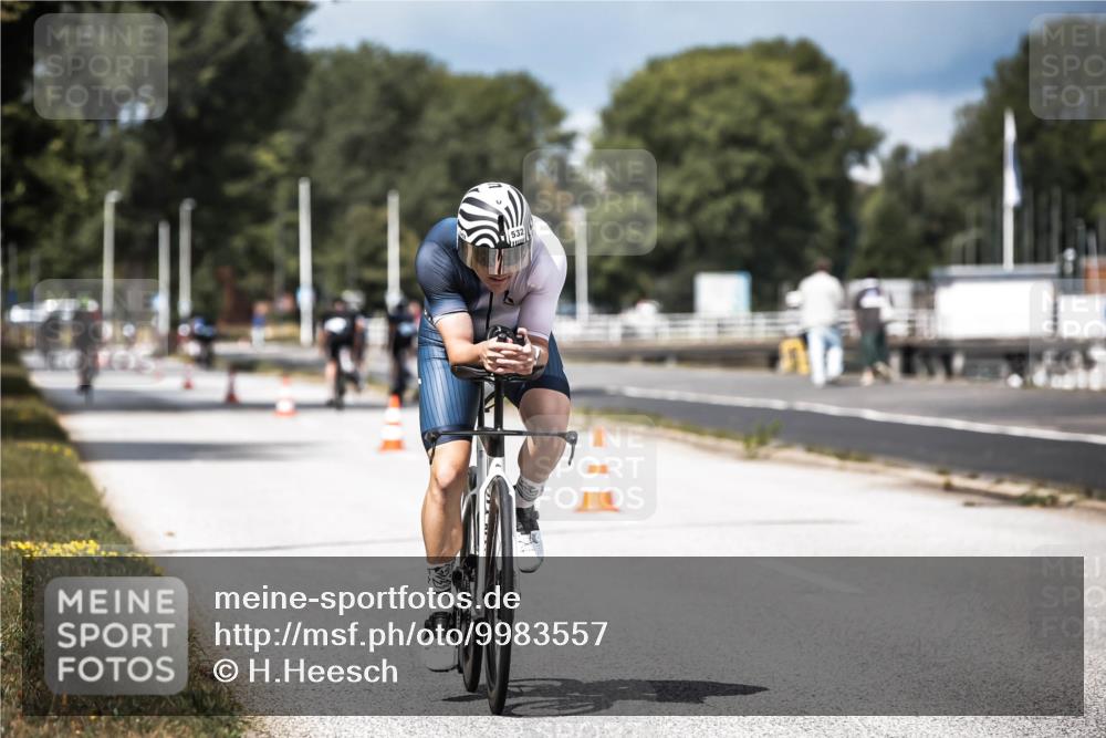 16.08.2026 - KN Förde Triathlon 2026 H.Heesch http://msf.ph/oto/9983557 16.08.2026 12:54:50 Radfahren 532, 566, 708 meine-sportfotos.de