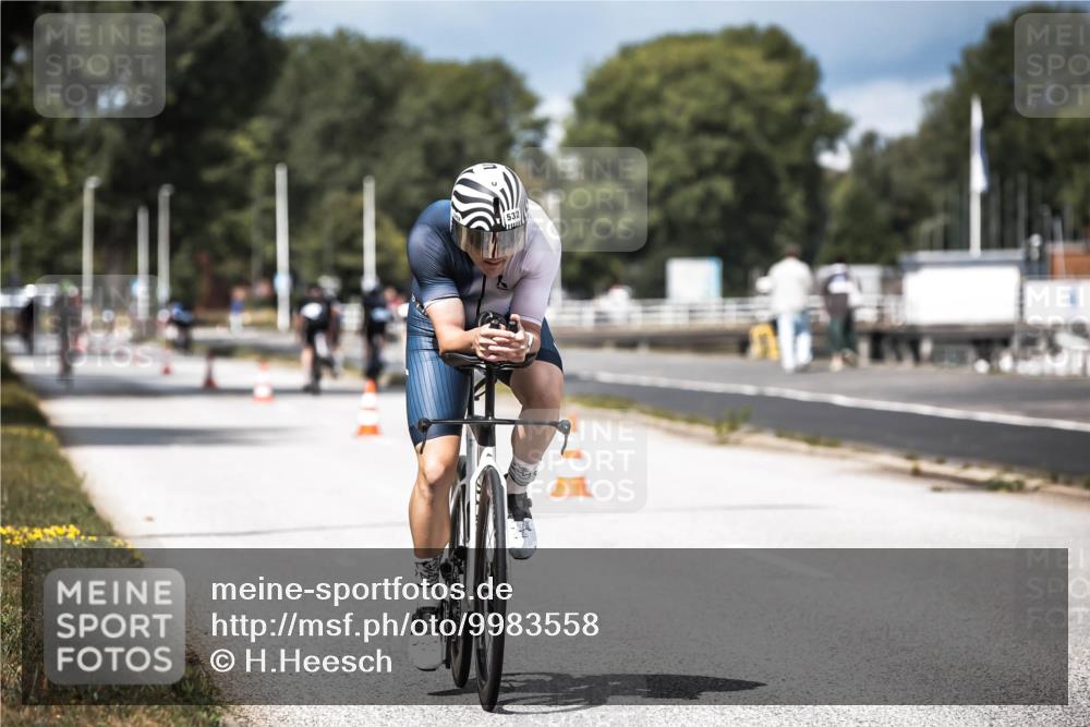 16.08.2026 - KN Förde Triathlon 2026 H.Heesch http://msf.ph/oto/9983558 16.08.2026 12:54:50 Radfahren 532, 566, 708 meine-sportfotos.de