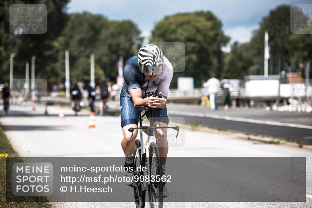 16.08.2026 - KN Förde Triathlon 2026 H.Heesch http://msf.ph/oto/9983562 16.08.2026 12:54:50 Radfahren 532, 566, 708 meine-sportfotos.de