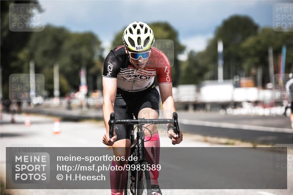 16.08.2026 - KN Förde Triathlon 2026 H.Heesch http://msf.ph/oto/9983589 16.08.2026 12:54:57 Radfahren 504, 565, 721 meine-sportfotos.de