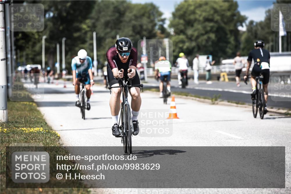 16.08.2026 - KN Förde Triathlon 2026 H.Heesch http://msf.ph/oto/9983629 16.08.2026 12:55:10 Radfahren 523, 705, 733 meine-sportfotos.de
