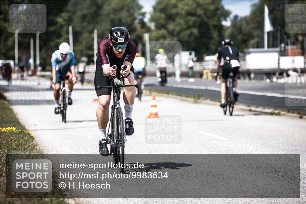 16.08.2026 - KN Förde Triathlon 2026 H.Heesch http://msf.ph/oto/9983634 16.08.2026 12:55:10 Radfahren 523, 705, 733 meine-sportfotos.de