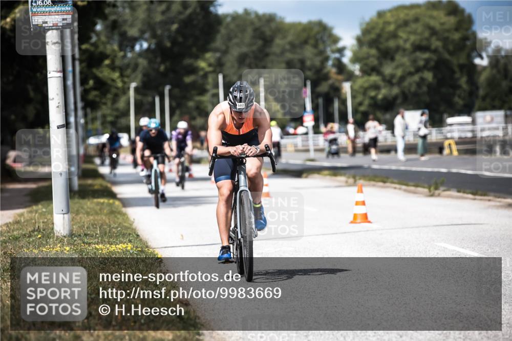 16.08.2026 - KN Förde Triathlon 2026 H.Heesch http://msf.ph/oto/9983669 16.08.2026 12:55:20 Radfahren 502, 514, 572, 587, 711 meine-sportfotos.de