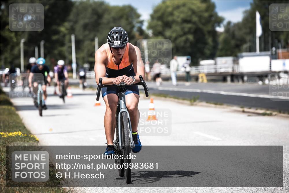 16.08.2026 - KN Förde Triathlon 2026 H.Heesch http://msf.ph/oto/9983681 16.08.2026 12:55:20 Radfahren 502, 514, 572, 587, 711 meine-sportfotos.de