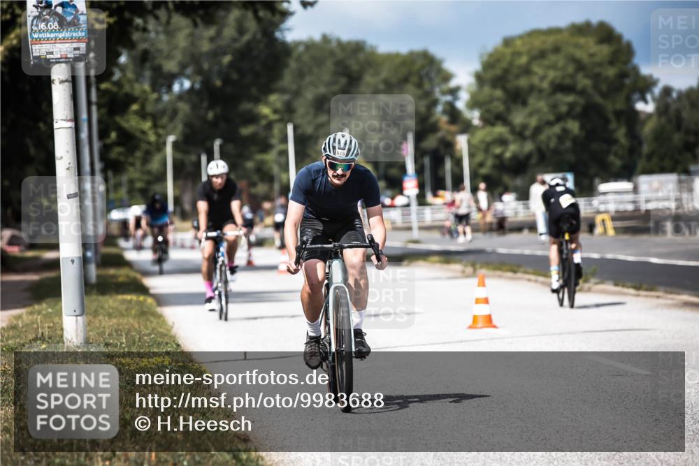 16.08.2026 - KN Förde Triathlon 2026 H.Heesch http://msf.ph/oto/9983688 16.08.2026 12:55:22 Radfahren 502, 514, 546, 572, 587 meine-sportfotos.de