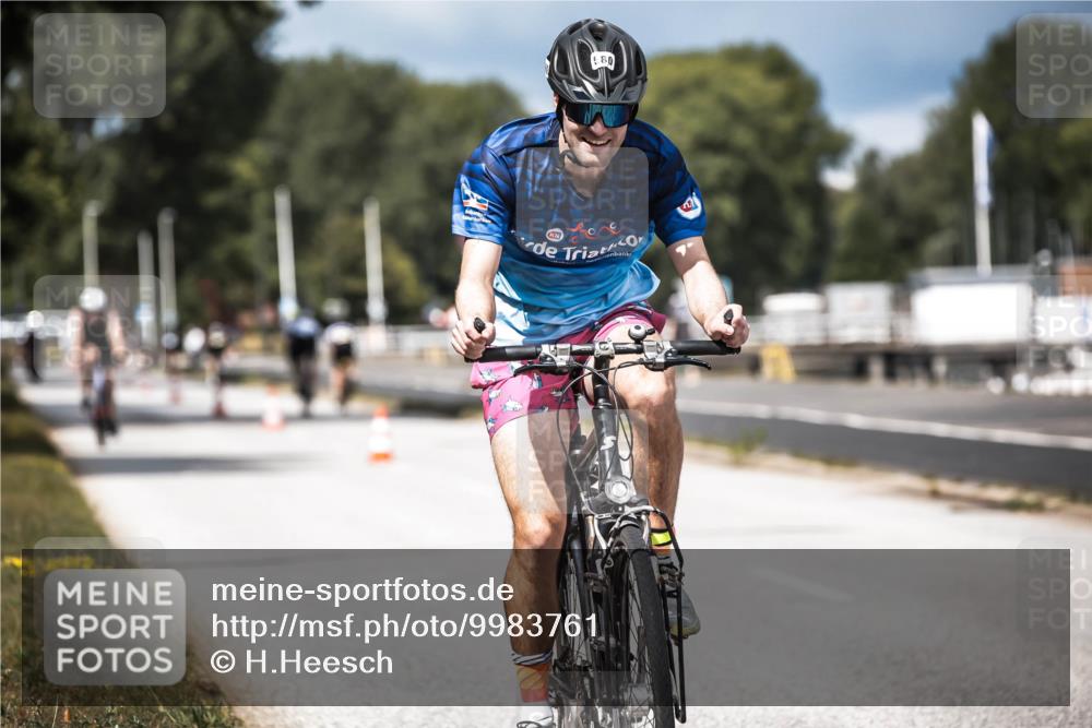 16.08.2026 - KN Förde Triathlon 2026 H.Heesch http://msf.ph/oto/9983761 16.08.2026 12:55:30 Radfahren 526, 580, 719, 720 meine-sportfotos.de