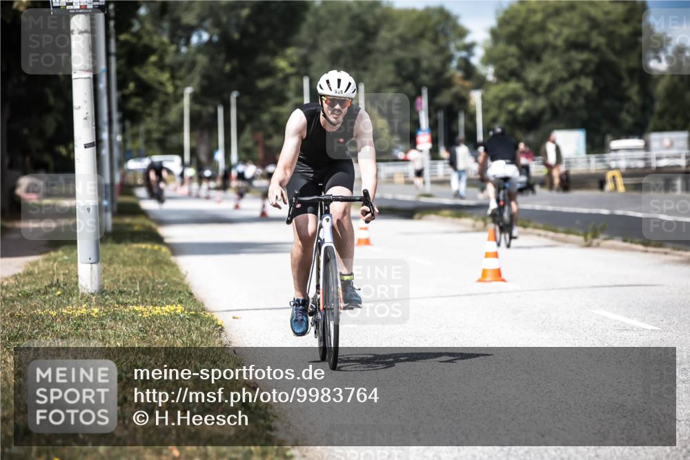 16.08.2026 - KN Förde Triathlon 2026 H.Heesch http://msf.ph/oto/9983764 16.08.2026 12:55:35 Radfahren 526, 535 meine-sportfotos.de