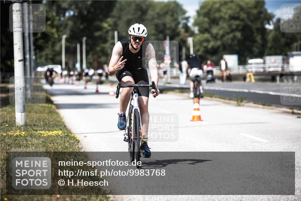 16.08.2026 - KN Förde Triathlon 2026 H.Heesch http://msf.ph/oto/9983768 16.08.2026 12:55:35 Radfahren 526, 535 meine-sportfotos.de