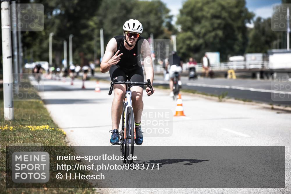 16.08.2026 - KN Förde Triathlon 2026 H.Heesch http://msf.ph/oto/9983771 16.08.2026 12:55:35 Radfahren 526, 535 meine-sportfotos.de