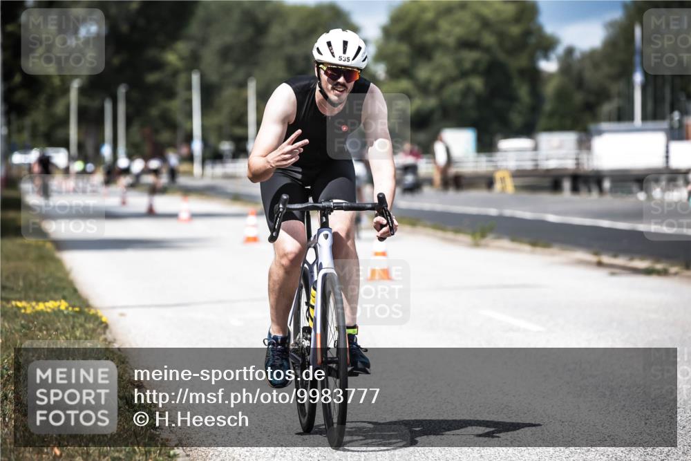 16.08.2026 - KN Förde Triathlon 2026 H.Heesch http://msf.ph/oto/9983777 16.08.2026 12:55:36 Radfahren 526, 535 meine-sportfotos.de