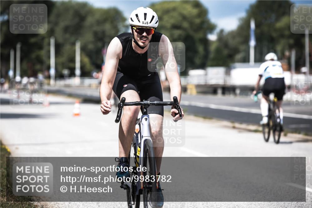 16.08.2026 - KN Förde Triathlon 2026 H.Heesch http://msf.ph/oto/9983782 16.08.2026 12:55:36 Radfahren 526, 535 meine-sportfotos.de
