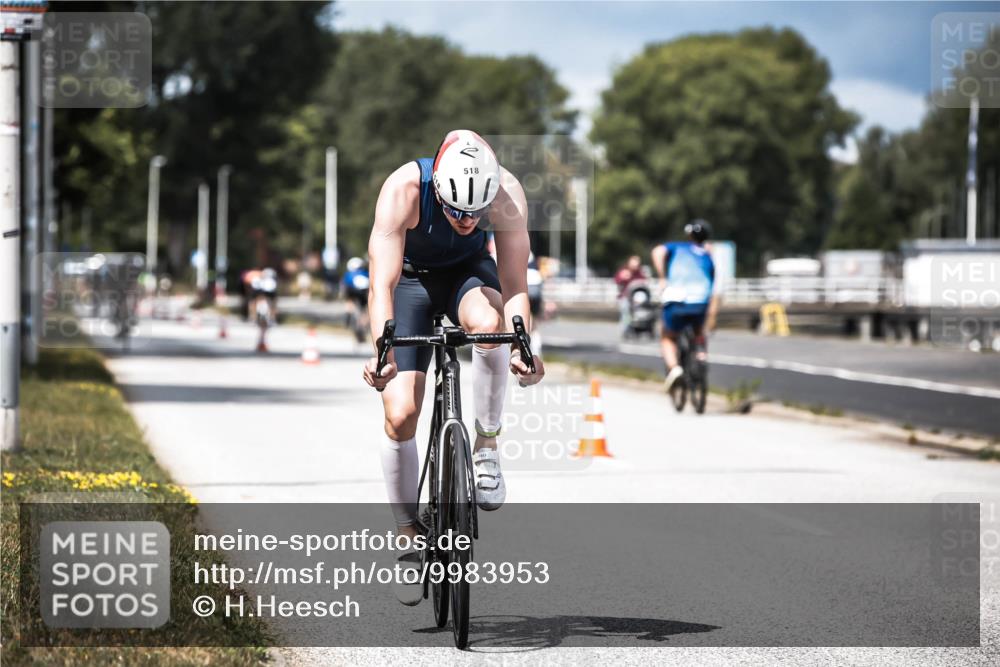 16.08.2026 - KN Förde Triathlon 2026 H.Heesch http://msf.ph/oto/9983953 16.08.2026 12:56:41 Radfahren 518, 521, 545, 718, 723 meine-sportfotos.de