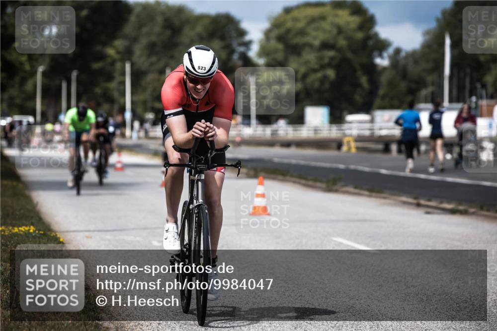 16.08.2026 - KN Förde Triathlon 2026 H.Heesch http://msf.ph/oto/9984047 16.08.2026 12:57:10 Radfahren 519, 523, 527, 530, 543, 581, 706, 721 meine-sportfotos.de