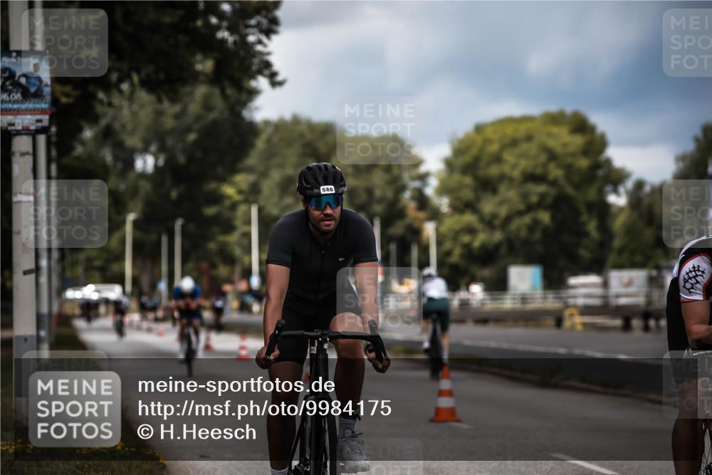 16.08.2026 - KN Förde Triathlon 2026 H.Heesch http://msf.ph/oto/9984175 16.08.2026 12:57:40 Radfahren 576, 586, 711 meine-sportfotos.de