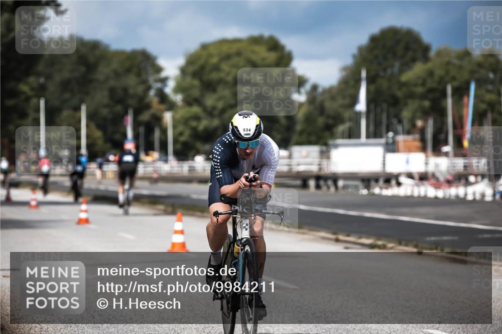 16.08.2026 - KN Förde Triathlon 2026 H.Heesch http://msf.ph/oto/9984211 16.08.2026 12:57:49 Radfahren 362, 534, 746 meine-sportfotos.de
