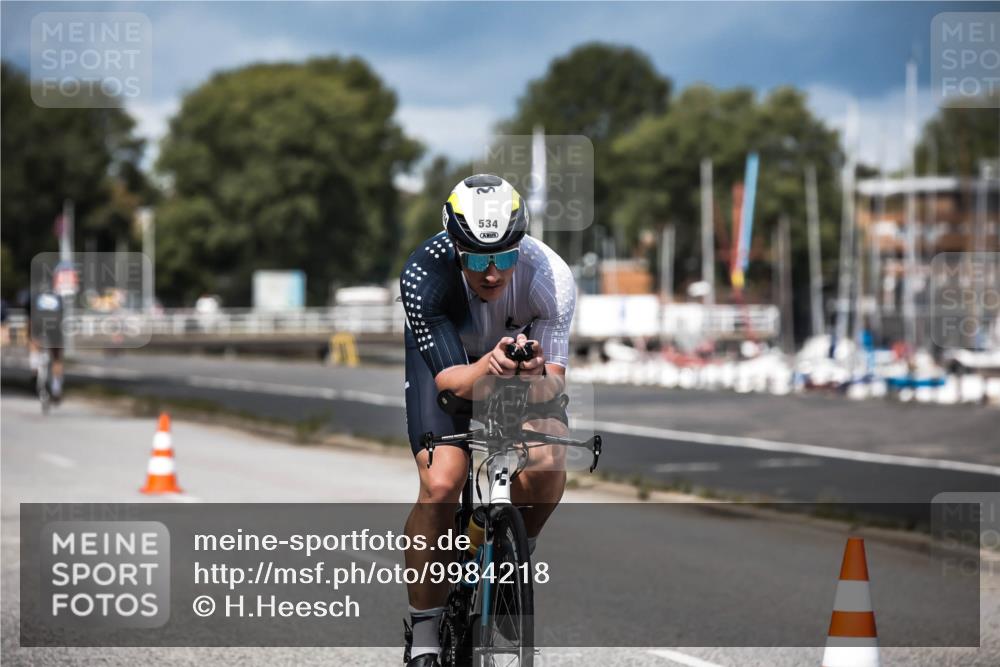 16.08.2026 - KN Förde Triathlon 2026 H.Heesch http://msf.ph/oto/9984218 16.08.2026 12:57:50 Radfahren 362, 534, 542, 746 meine-sportfotos.de