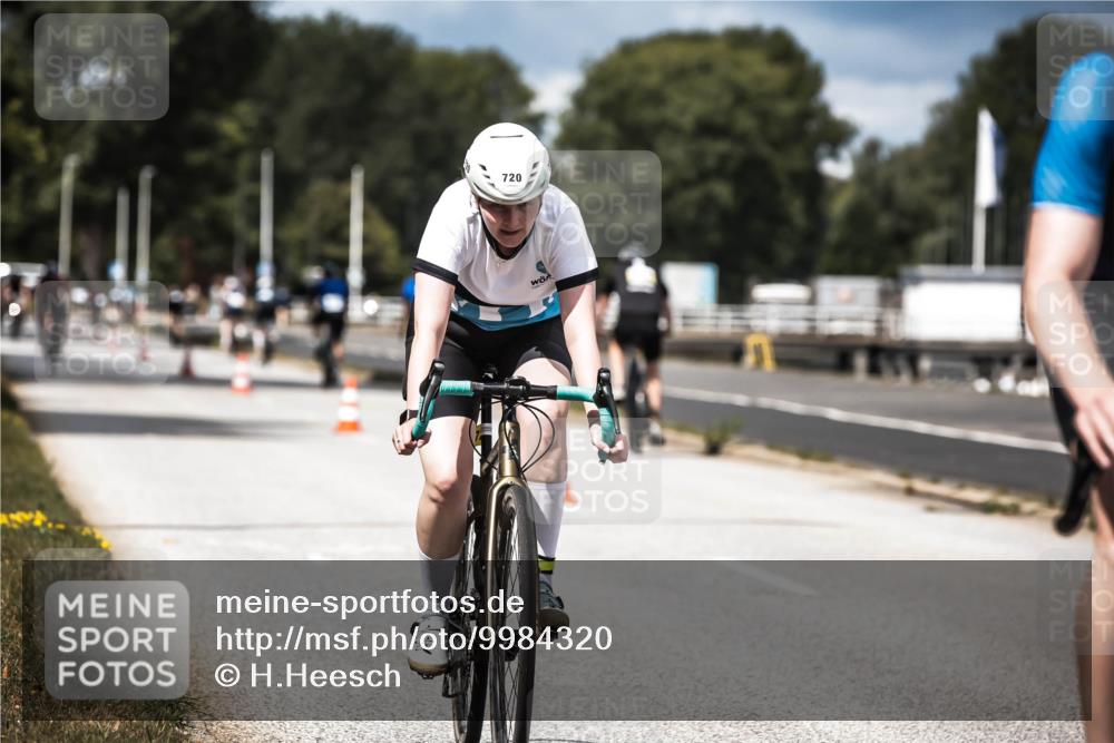 16.08.2026 - KN Förde Triathlon 2026 H.Heesch http://msf.ph/oto/9984320 16.08.2026 12:58:10 Radfahren 509, 720, 724 meine-sportfotos.de