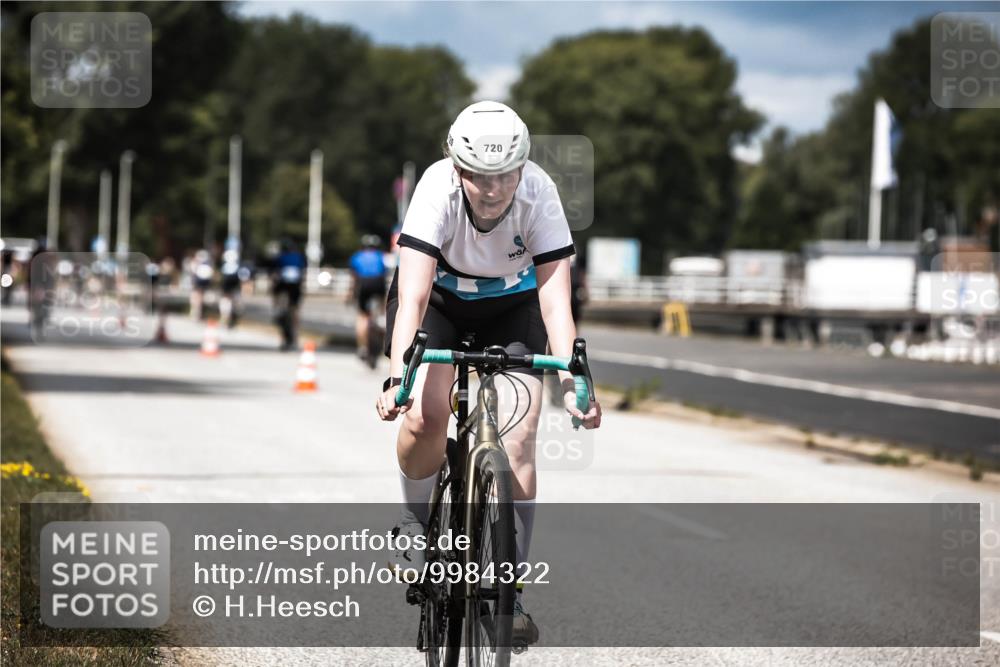 16.08.2026 - KN Förde Triathlon 2026 H.Heesch http://msf.ph/oto/9984322 16.08.2026 12:58:10 Radfahren 509, 720, 724 meine-sportfotos.de