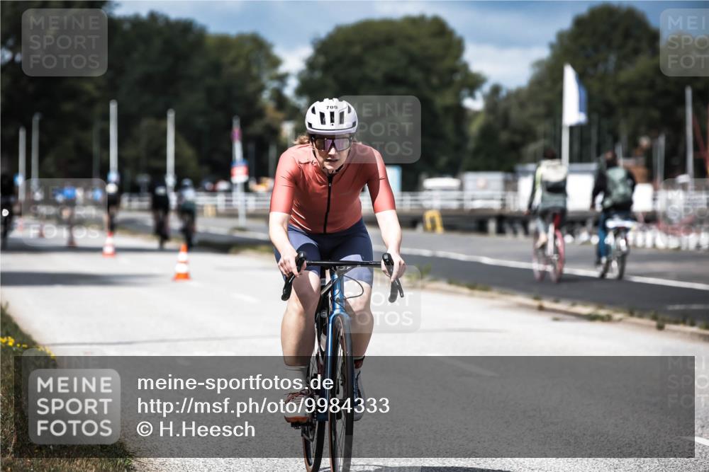 16.08.2026 - KN Förde Triathlon 2026 H.Heesch http://msf.ph/oto/9984333 16.08.2026 12:58:18 Radfahren 524, 551, 590, 594, 597, 607, 709, 743 meine-sportfotos.de