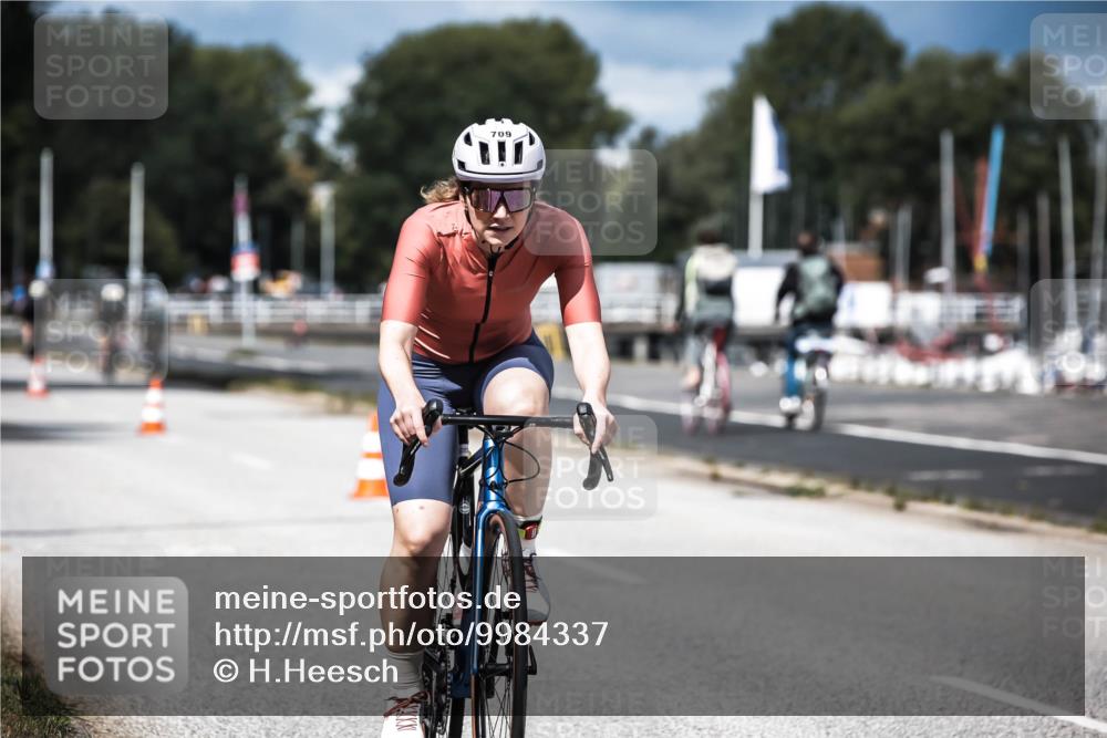 16.08.2026 - KN Förde Triathlon 2026 H.Heesch http://msf.ph/oto/9984337 16.08.2026 12:58:18 Radfahren 524, 551, 590, 594, 597, 607, 709, 743 meine-sportfotos.de