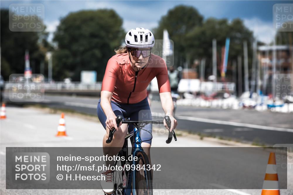 16.08.2026 - KN Förde Triathlon 2026 H.Heesch http://msf.ph/oto/9984342 16.08.2026 12:58:19 Radfahren 524, 551, 590, 594, 597, 607, 709, 743 meine-sportfotos.de